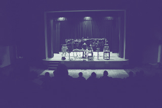 Scène de Théatre avec concert