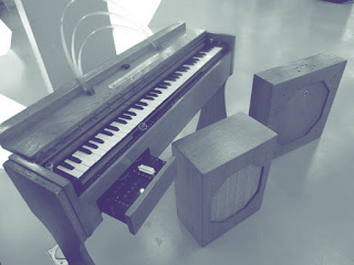 une instrument de musique à clavier appelé onde Martenot