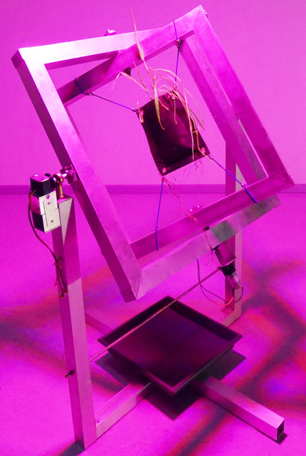 Sculpture cinétique en métal.