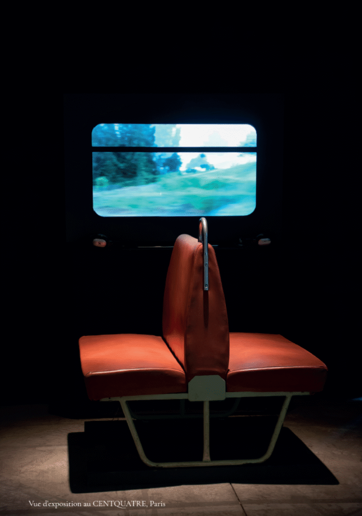INstallation vidéo avec des images prise depuis un train