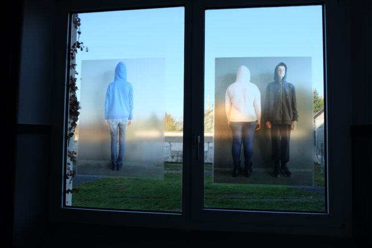 Photos en couleur de personnes vues de dos