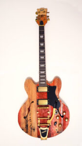 Guitare électrique peinte