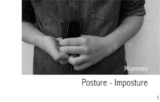 Couverture de l'édition représentant un gros plan sur des mains croisées