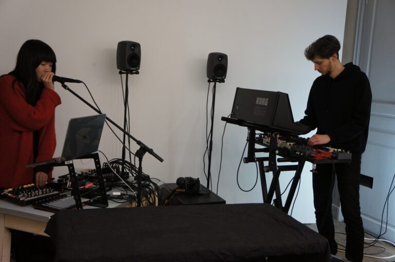 Armando Balice & Quingqing Teng en train de composer.