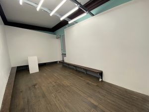 La salle d'exposition repeinte