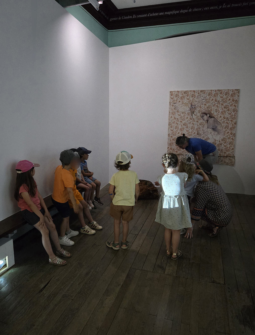 Visite de l'exposition avec des enfants de l'école primaire