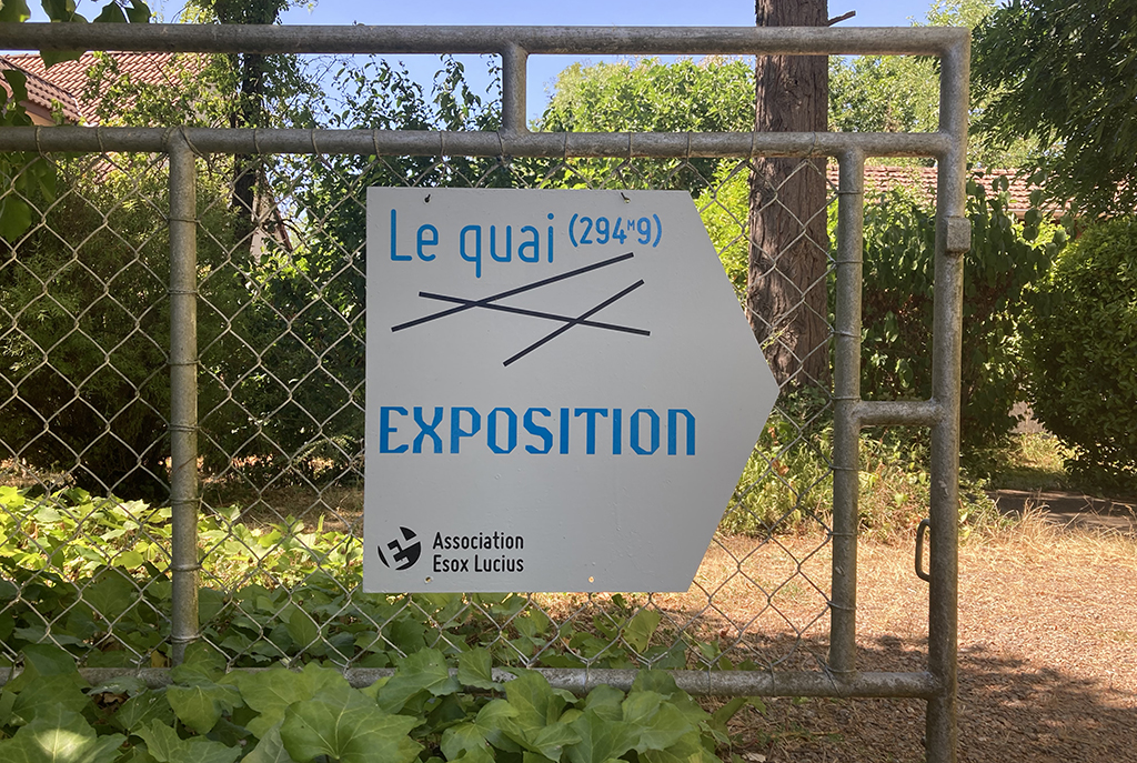 Panneau "Exposition" Dans le jardin du Quai