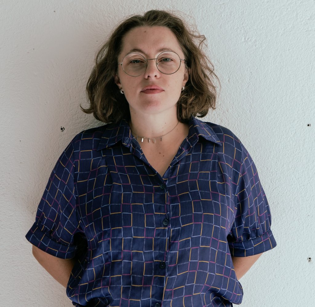 Protrait de Céline Notheaux sur un fond neutre